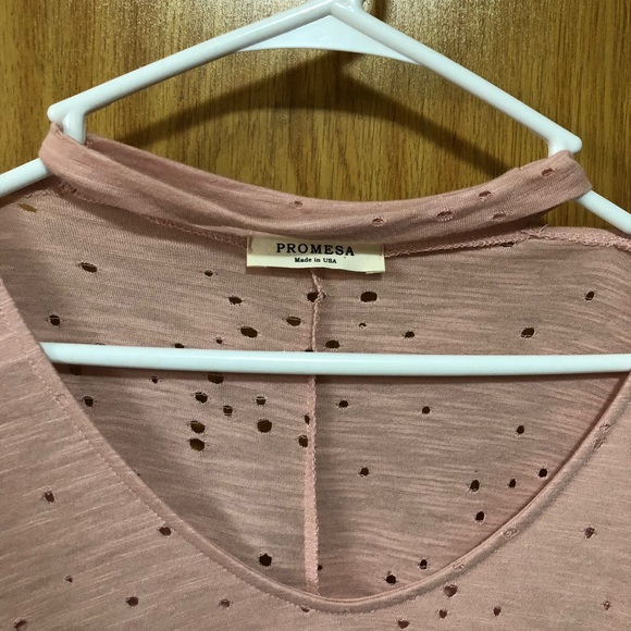 Distressed top - Picture 2 of 2